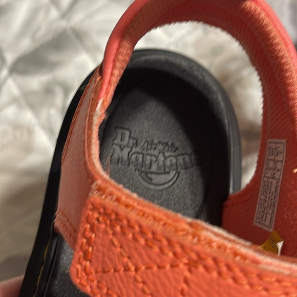 New kid’s Dr Martens Velcro strap sandals 4 - Picture 2 of 5